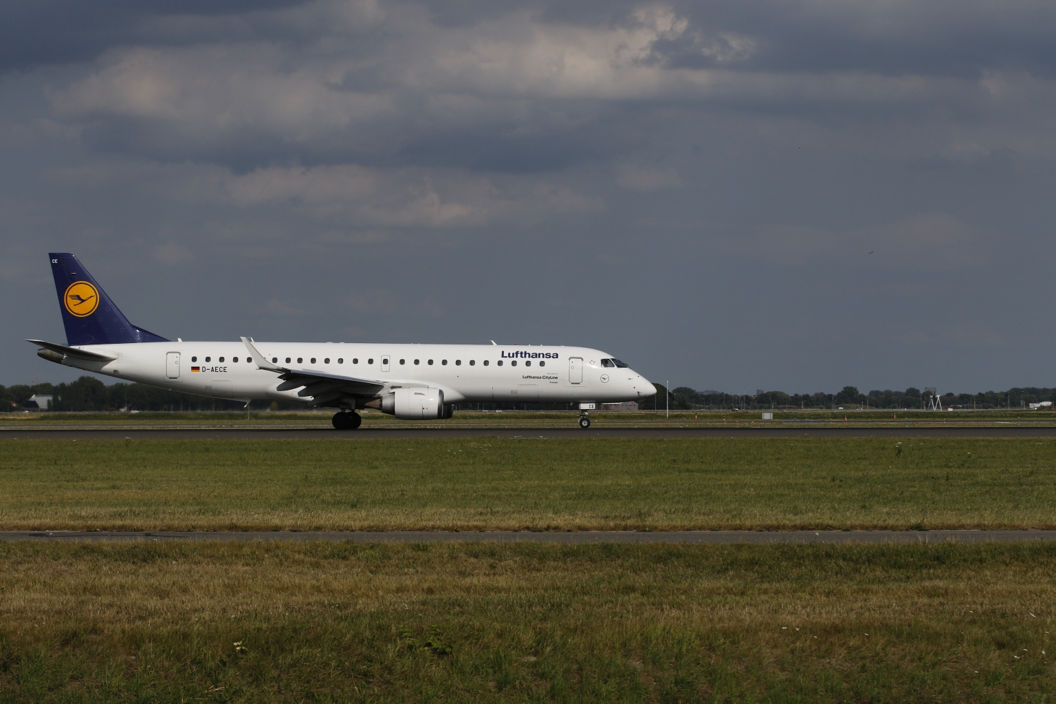 Preview Lufthansa Cityline D-AECA Embraer ERJ-190LR (6).JPG